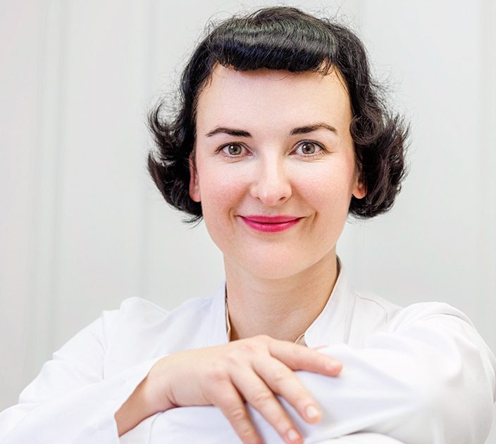 Dr. Claudia Sudik